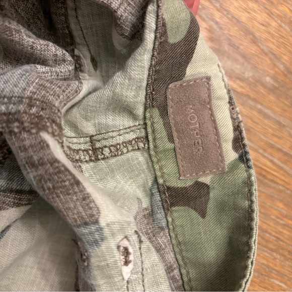 Mother “No Zip Misfit” Camo Pants size 26 - Picture 3 of 5